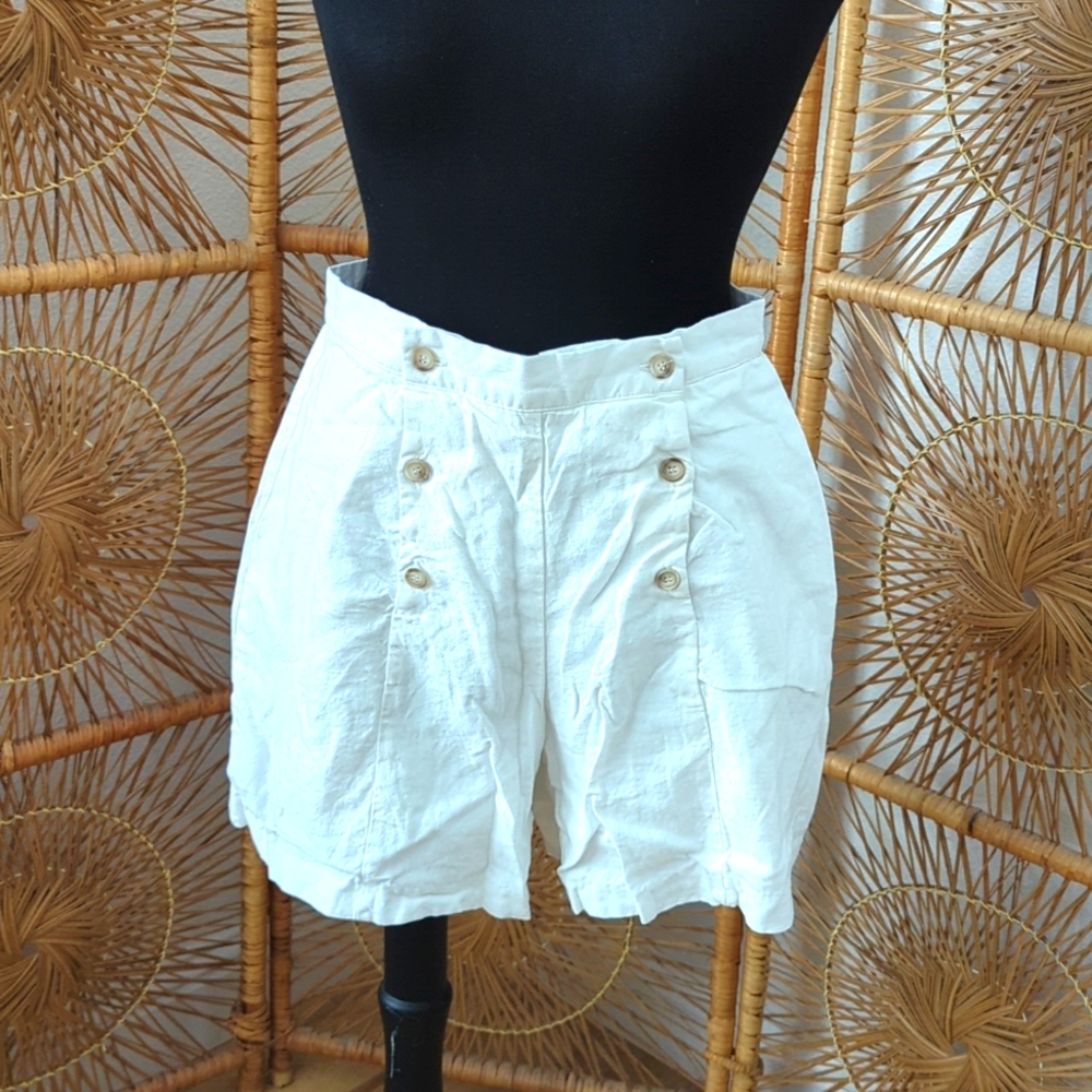 Urban Outfitters shorts size L white